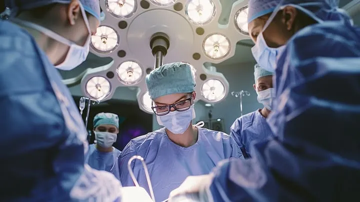 Nota de Infobae: Qué es la gastroplastia endoscópica, el tratamiento innovador para la obesidad
